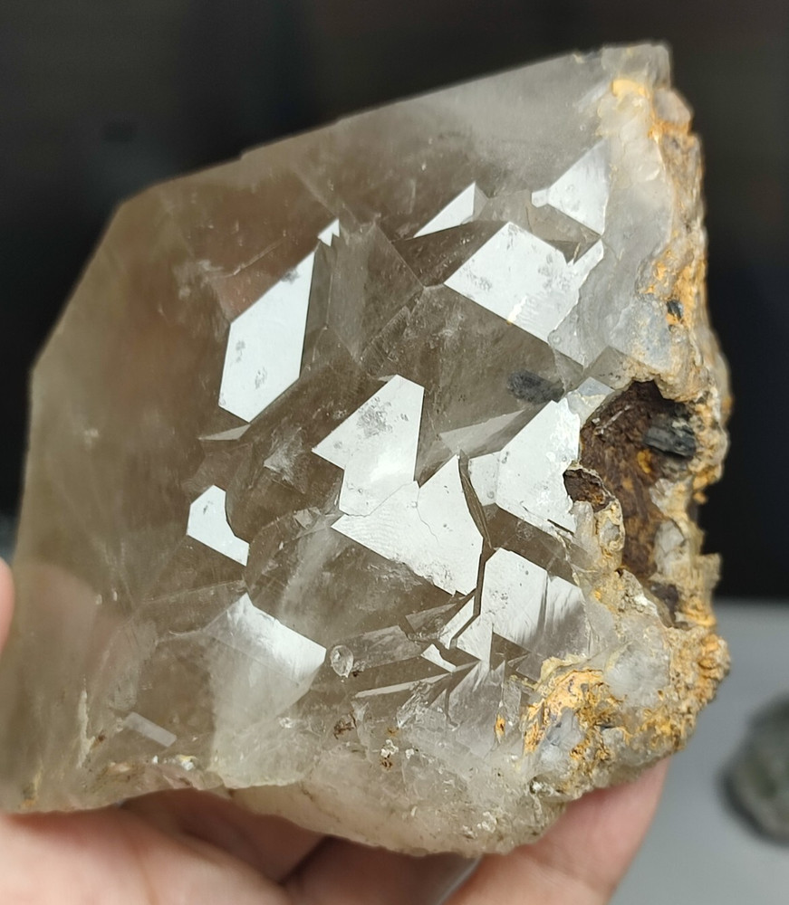Gwindle Like Quartz Crystal With Good Luster &Nice Growth-Pak