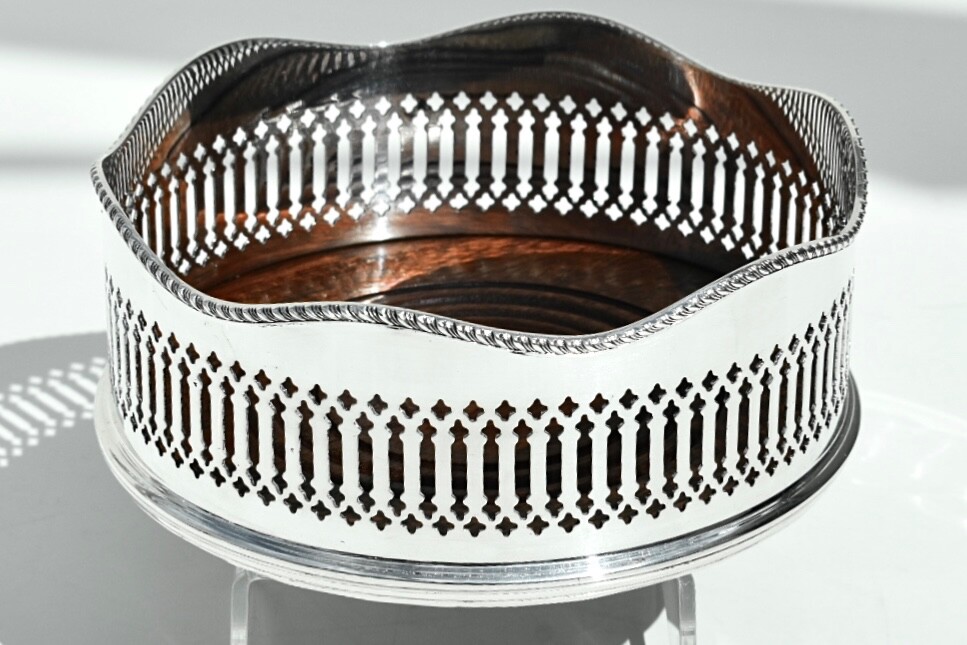 Superb Solid Silver, Magnum / Champagne/Wine Bottle Coaster, Francis Howard 223g