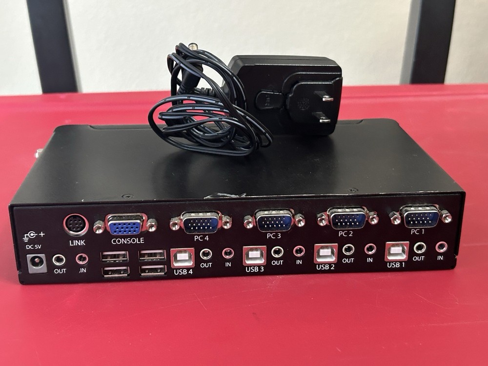 STARTECH 4-Port Rack Mountable USB KVM Switch with Audio & USB Hub SV431USBAE