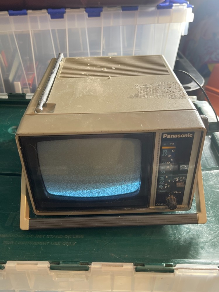 1982 PANASONIC Model TR-5090P Black & White TV - Works