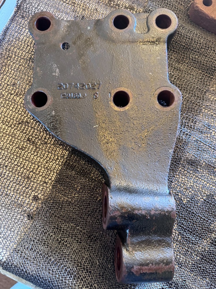 20742027 CUMMINS ISX 15 ENGINE MOUNT ENGINE