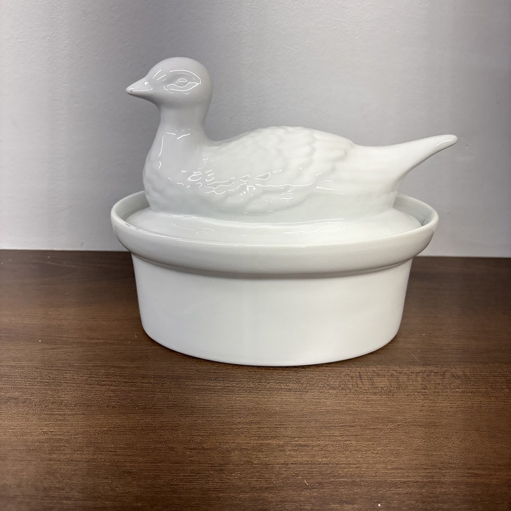 Farberware White Porcelain Quail Themed Covered Baking Dish