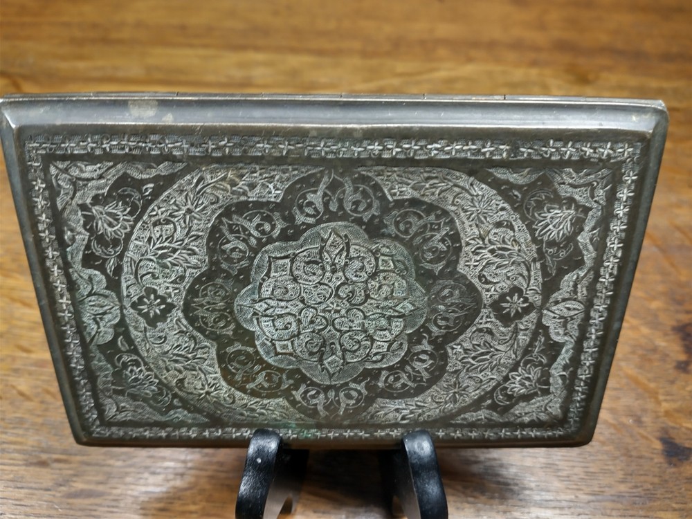 ANTIQUE VICTORIAN SILVER HAND ENGRAVED FLORAL CIGARETTE CASE