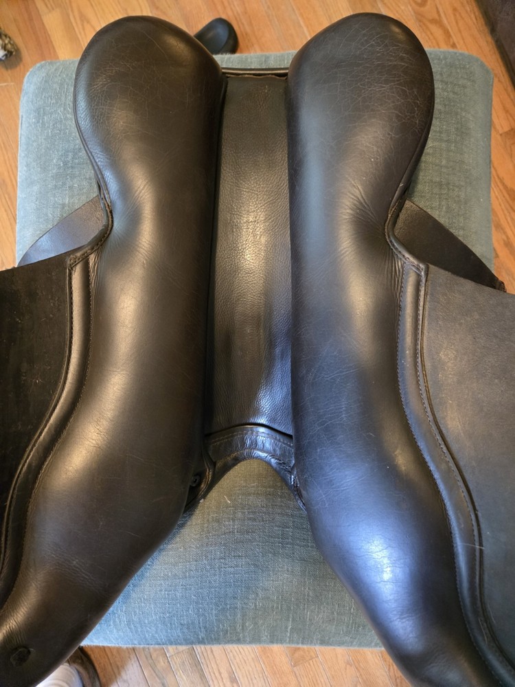 Kent & Masters S-Series Jump Saddle 17.5"