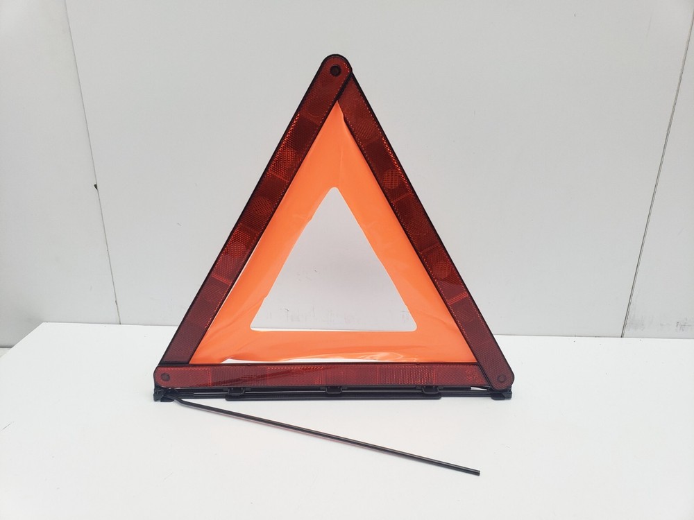 MG HS HAZARD WARNING TRIANGLE WITH BRACKET 2023 10526429