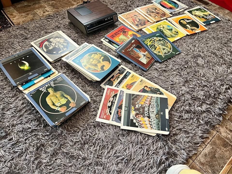 RCA Selectavision VideoDisc Player SFT W 100 System Powers On Untested + 45 DISC