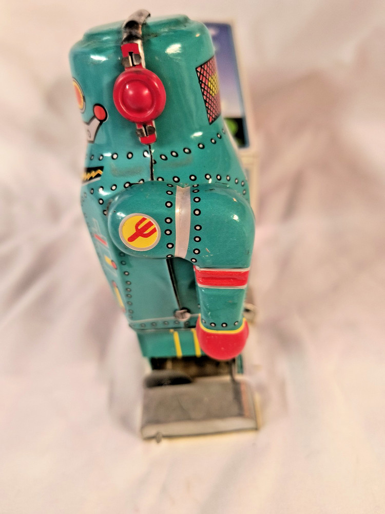 VINTAGE SPARK ROBOT TIN ROBOT WITH BOX