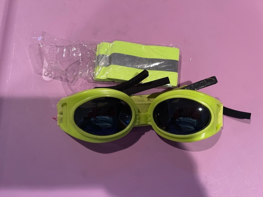 DOG GOGGLES  green,  adjustable straps, 6" wide,  #7574
