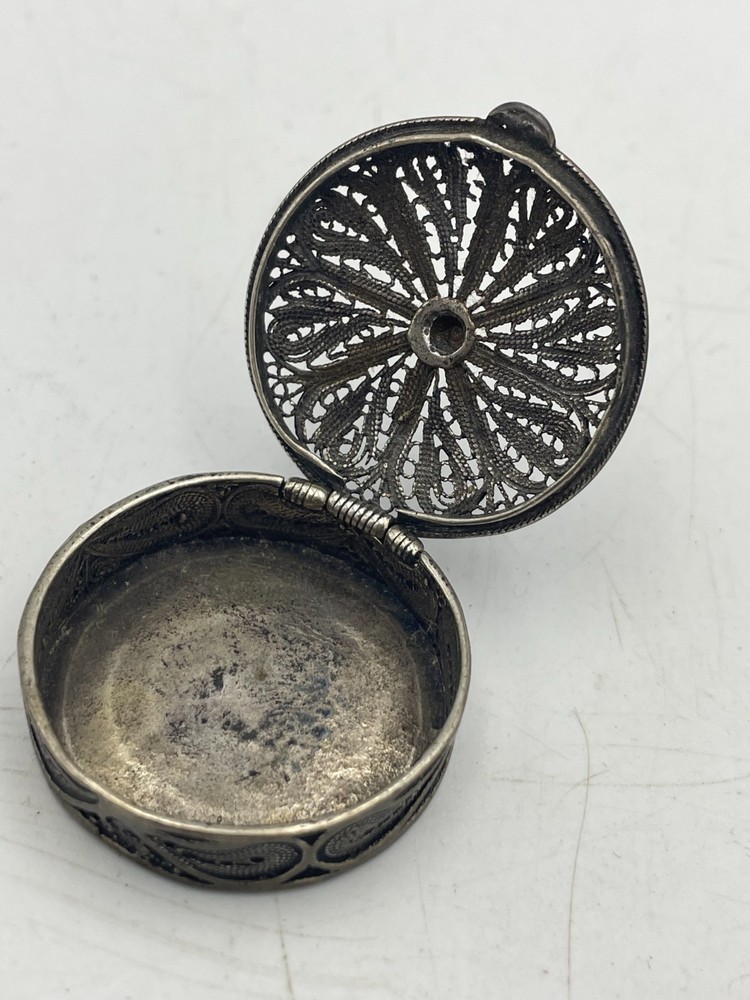 ANTIQUE SILVER FILIGREE round shape BOX compact pill Box