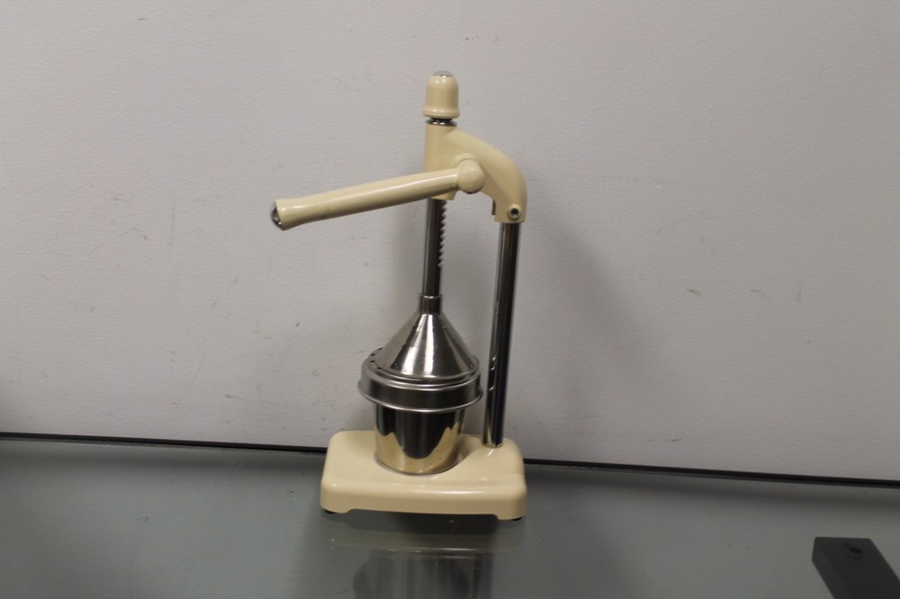 Retro Vintage Beige Kitchen Fruit Manual Juicer Citrus Press