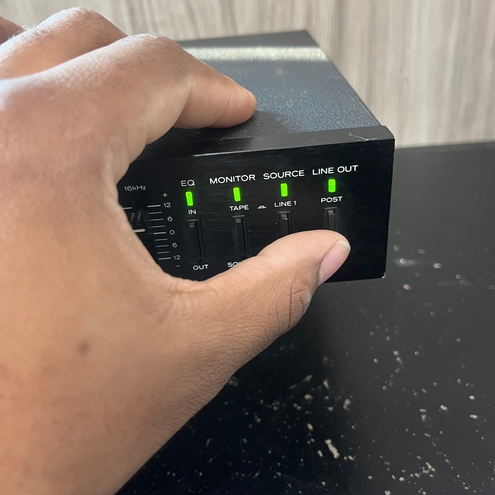 TEAC EQA-10MKII Graphic Equalizer Powers On