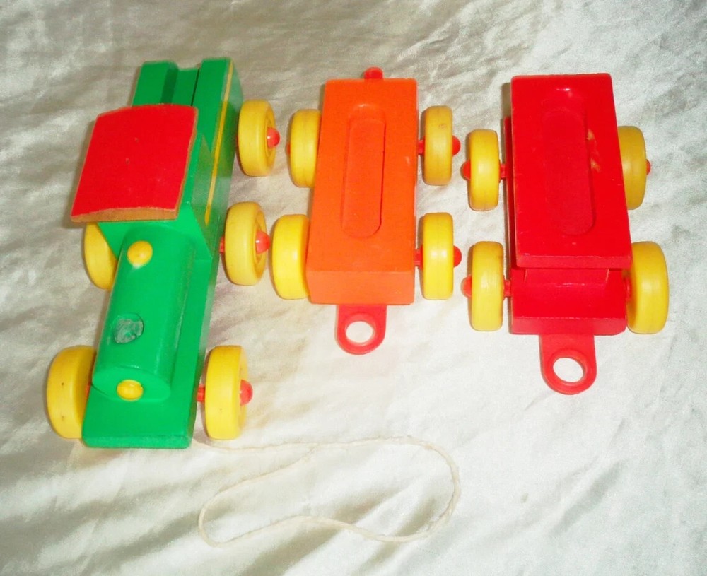 Vintage Wooden Toy Train with Pull String ~ Engine Coboose +