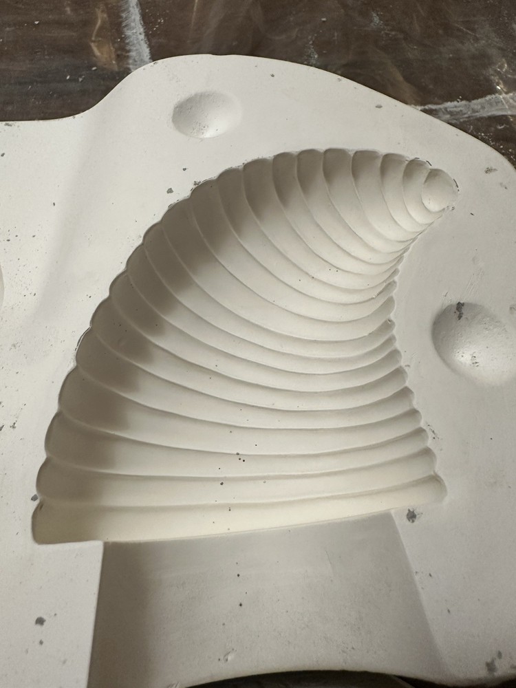 (#2) Clay Magic Inc 2009 Medium Worm Head And Tail 3138 Slip Mold