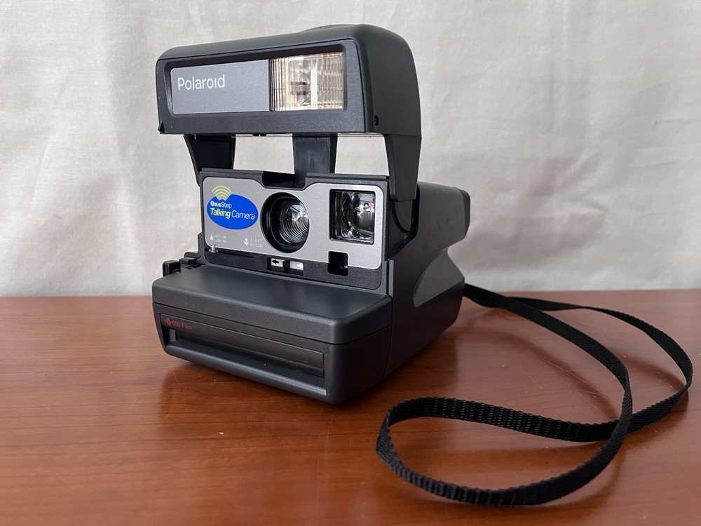 Vintage Polaroid One Step Talking Flash Camera 600 Black W/Strap *Untested