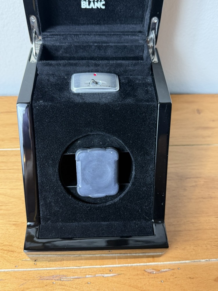 Montblanc Automatic Watch Winder Black Lacquered with Display - Battery Powered