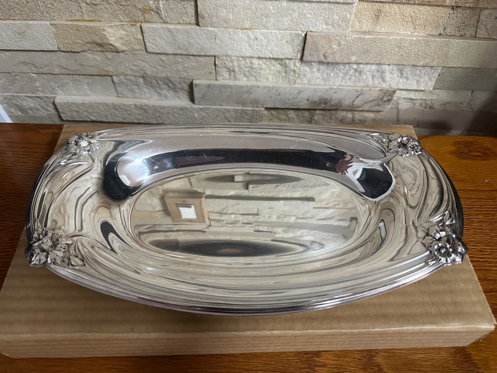 BOXED 1847 Rogers (International) Daffodil Bread Tray #9919