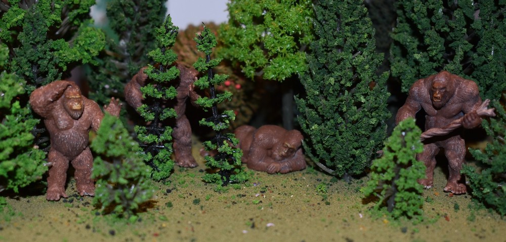 1/48 4 Bigfoot Squatch Different Poses O Scale Ready To Roam Model Train Layout