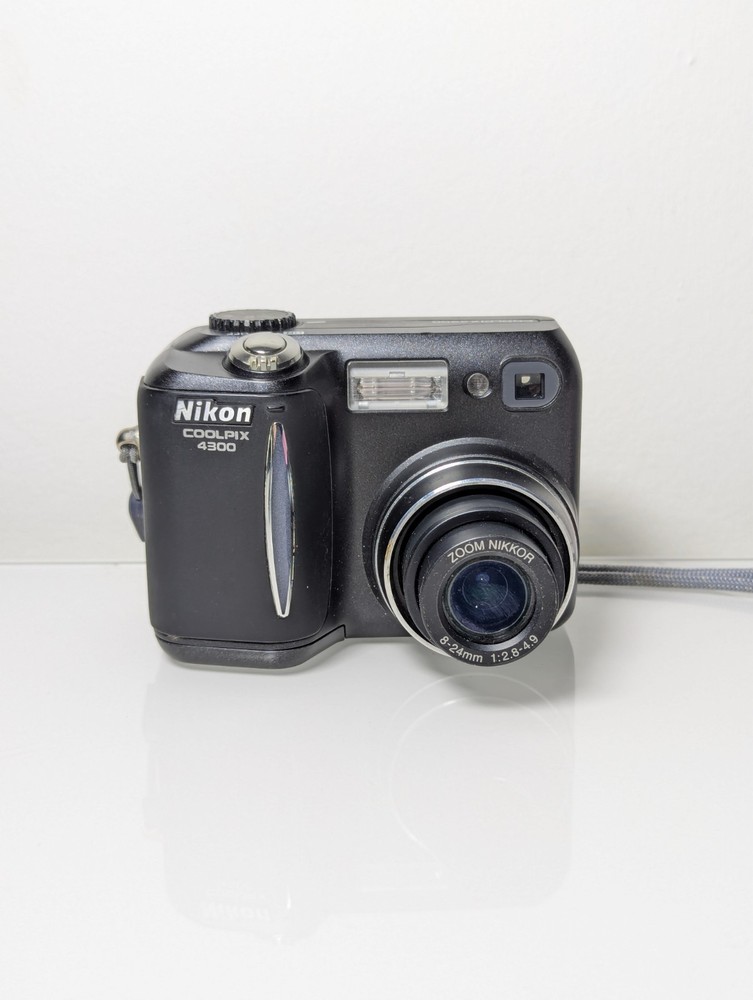 Nikon Coolpix 4300 4.0MP Digital Camera (Tested Working)