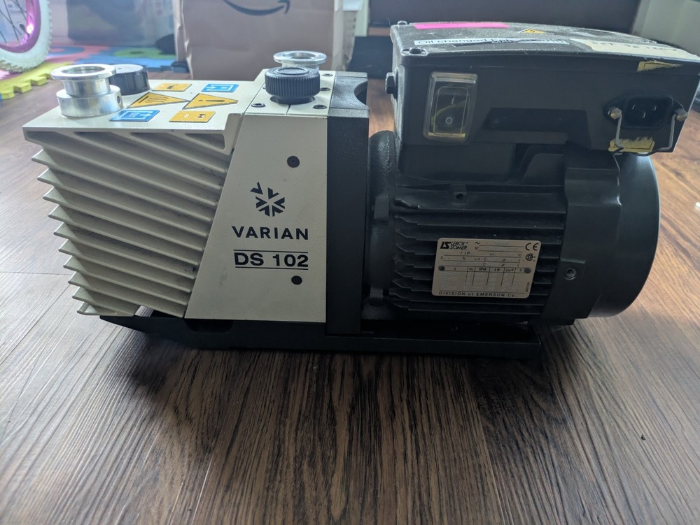 Varian DS 102 Rotary Vane Vacuum Pump, working