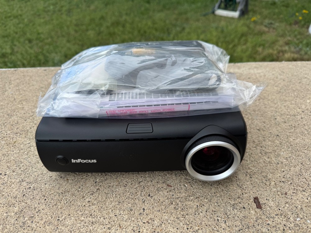 InFocus IN35 DLP Projector