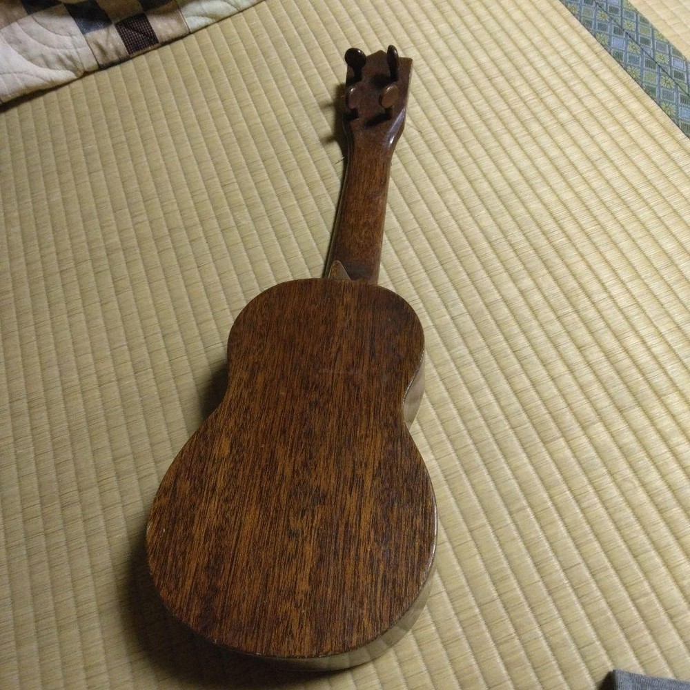 Vintage Mellow Tone Silver Ukulele