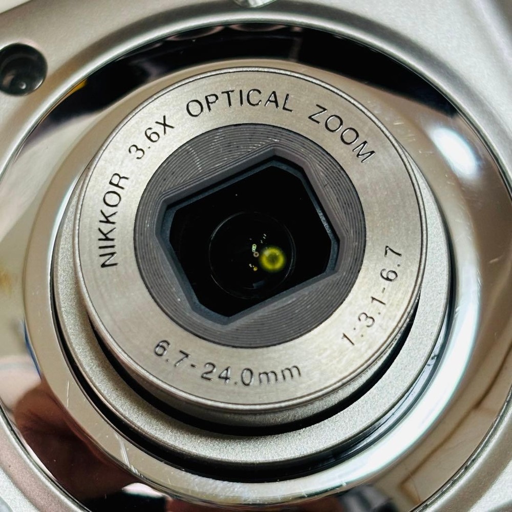 Nikon COOLPIX L19 Compact Digital Camera