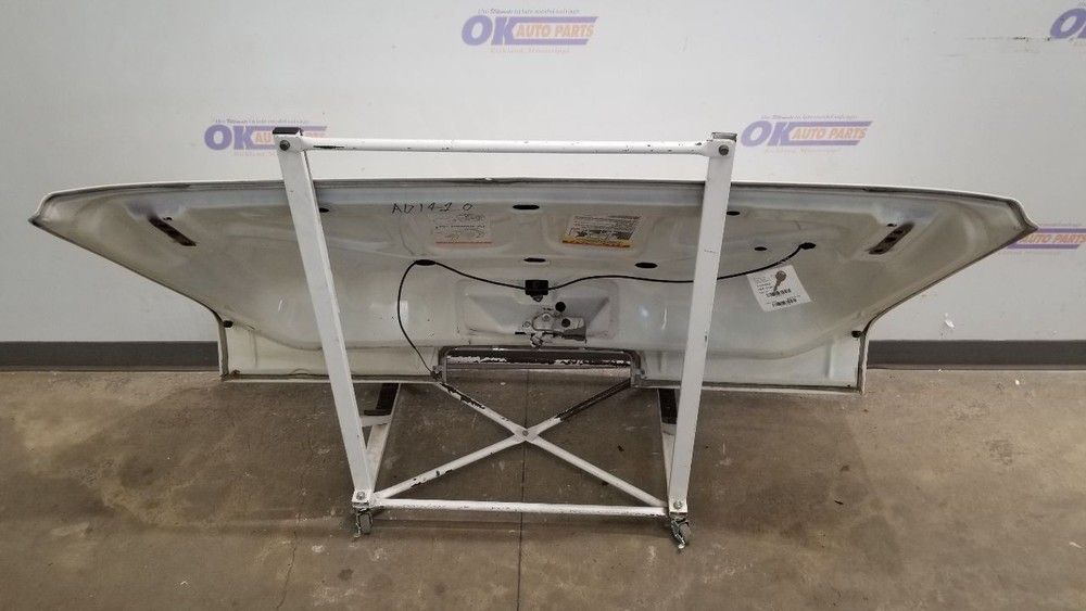 1977 CADILLAC ELDORADO BIARRITZ COMPLETE REAR TRUNK DECKLID ASSEMBLY WHITE
