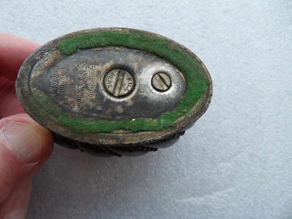 Vintage Ronson Crown Table Lighter.