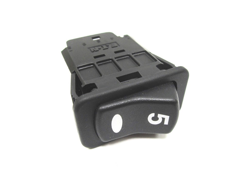 4132673C1 NEW INTERNATIONAL BEACON LIGHT SWITCH