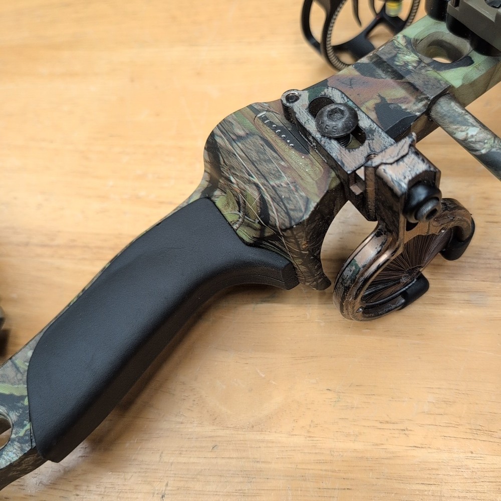 Bowtech TomKat 2008 70lb 28" Draw Compound Bow - Loaded Hunting Pkg - LH Left!