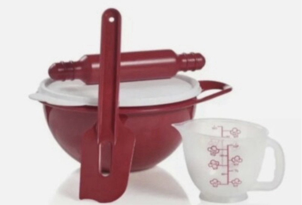 Tupperware Kids Baking  6- Piece Set, Includes Gingerbread Cookie Cutter, Red