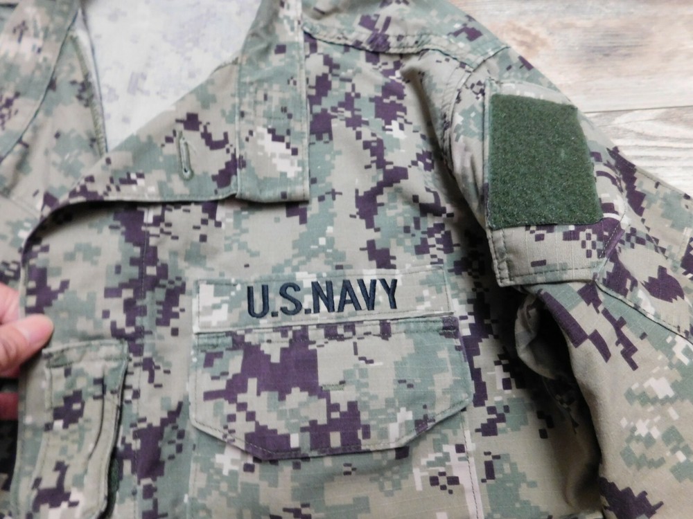 US NAVY WORKING BLOUSE COAT SIZE MEDIUM - REGULAR