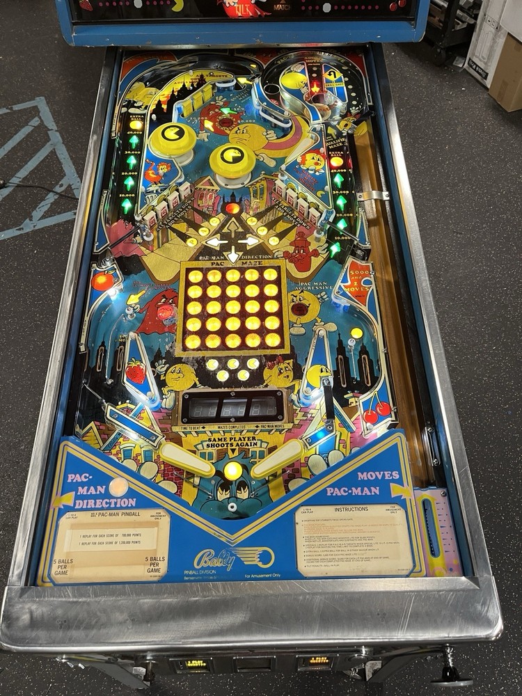 1982 BALLY MR AND MRS PACMAN PINBALL MACHINE PROF TECHS PLAYS GREAT