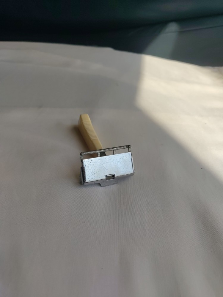 Gem Featherweight White Handle Silver Tone SE Safety Razor