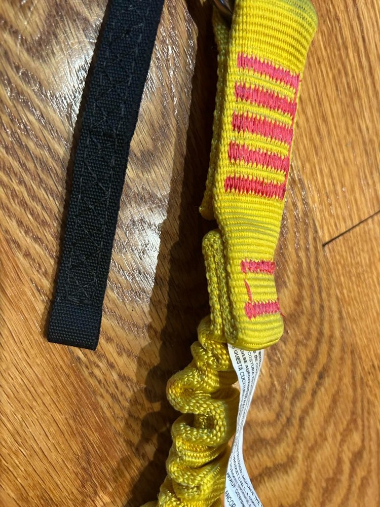 Two Stearns Sailing Harness medium large + Two Kong Italy Elastic Tether Single