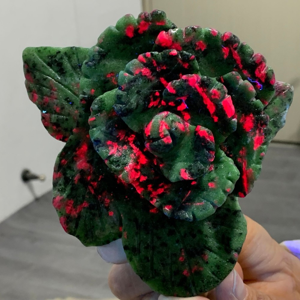 1.2LBNatural green Ruby zoisite(anylite)crystal Carving rose glow under UV light