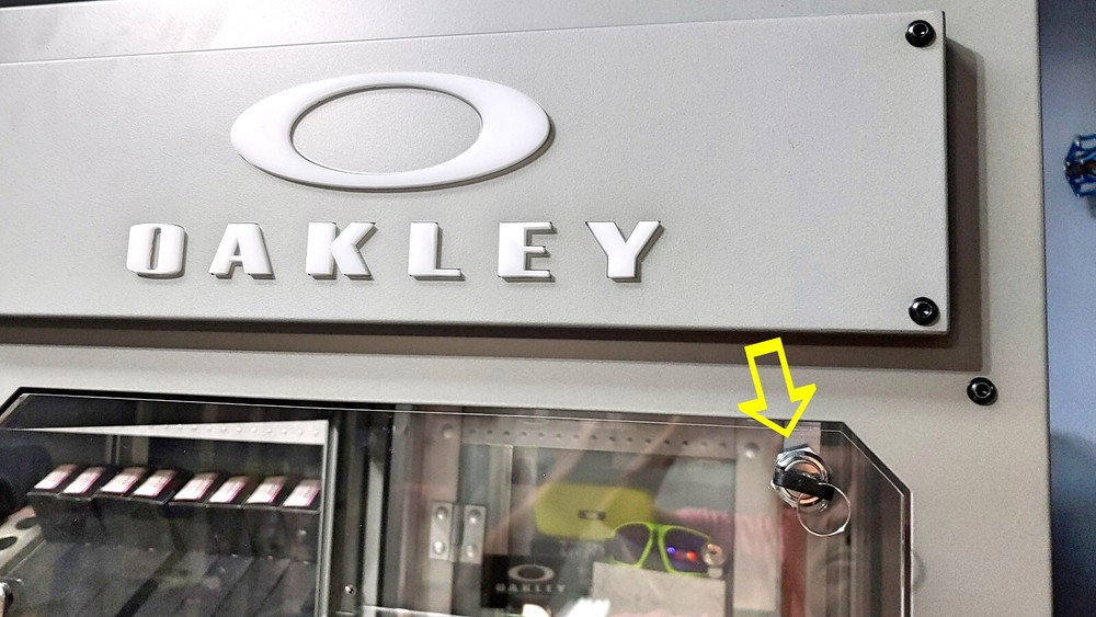 Genuine Oakley 4.0 Display Case Key + Oakley Decal - (100% Original Authentic)