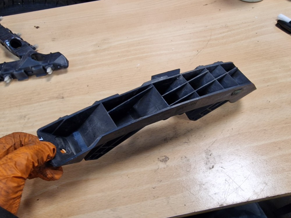 Kia Picanto MK2 O/S Front Driver Right Side Bumper Bracket Mount