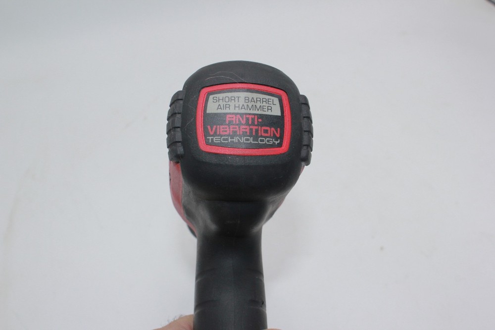 Mac Tools MPH1931 Short Barrel Air Hammer Excellent Condition with 2 bits