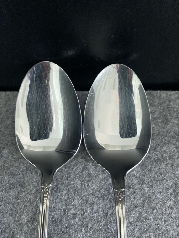 2 Oneida Distinction KENNETT SQUARE Stainless HH Servings Spoons Flatware