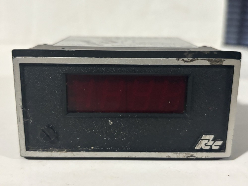 Red Lion Controls Model APLVD / APLVD400 1692 Panel Meter