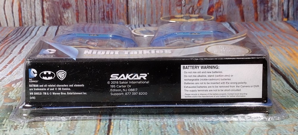 DC Comics - Night Talkies - Walkie Talkies with Built-In Flashlight - Batman