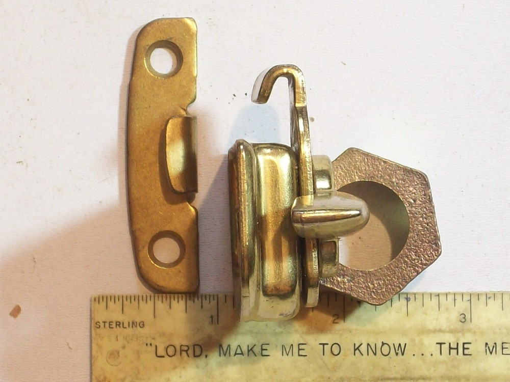 Hardware CABINET LATCH & CATCH BRASS PULLS IN ANTIQUE VINTAGE WINDOW CAM SASH