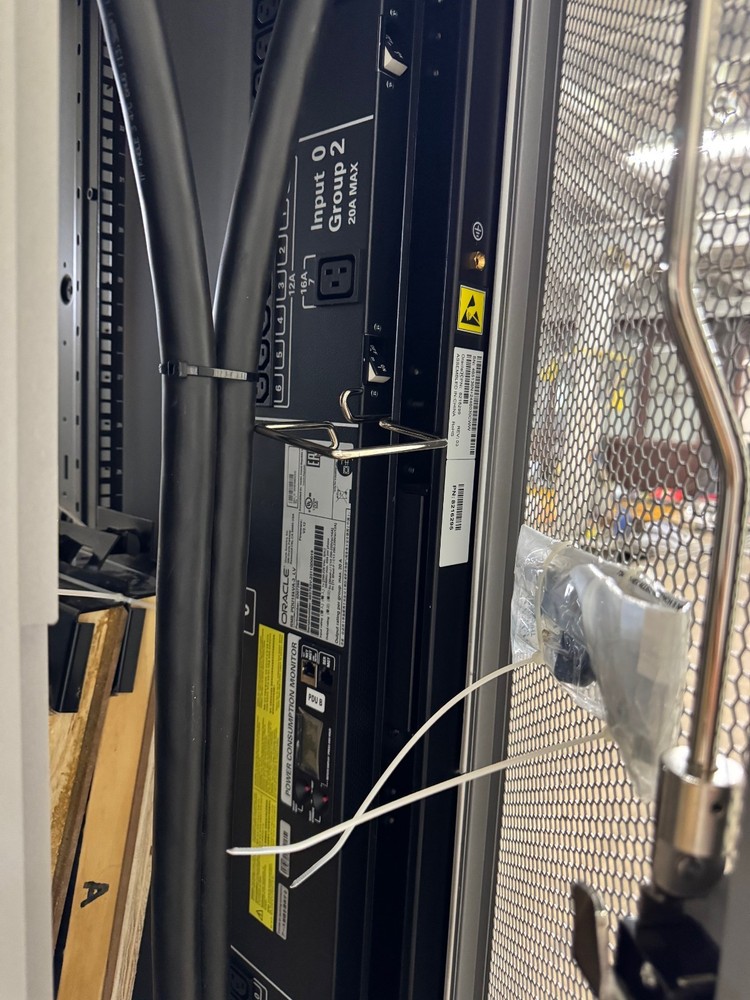 Oracle EXADATA X11M Autonomous Database Server Rack w Internals *BRAND NEW 2025*