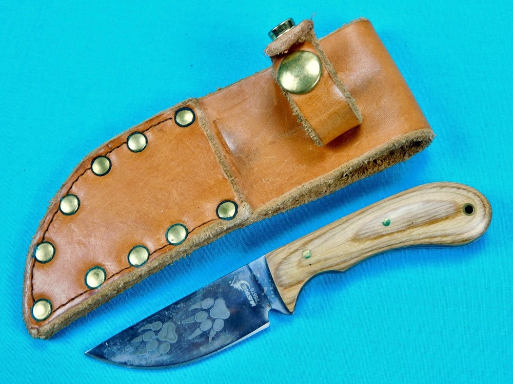 Mustang Small Hunting Knife w/ Sheath