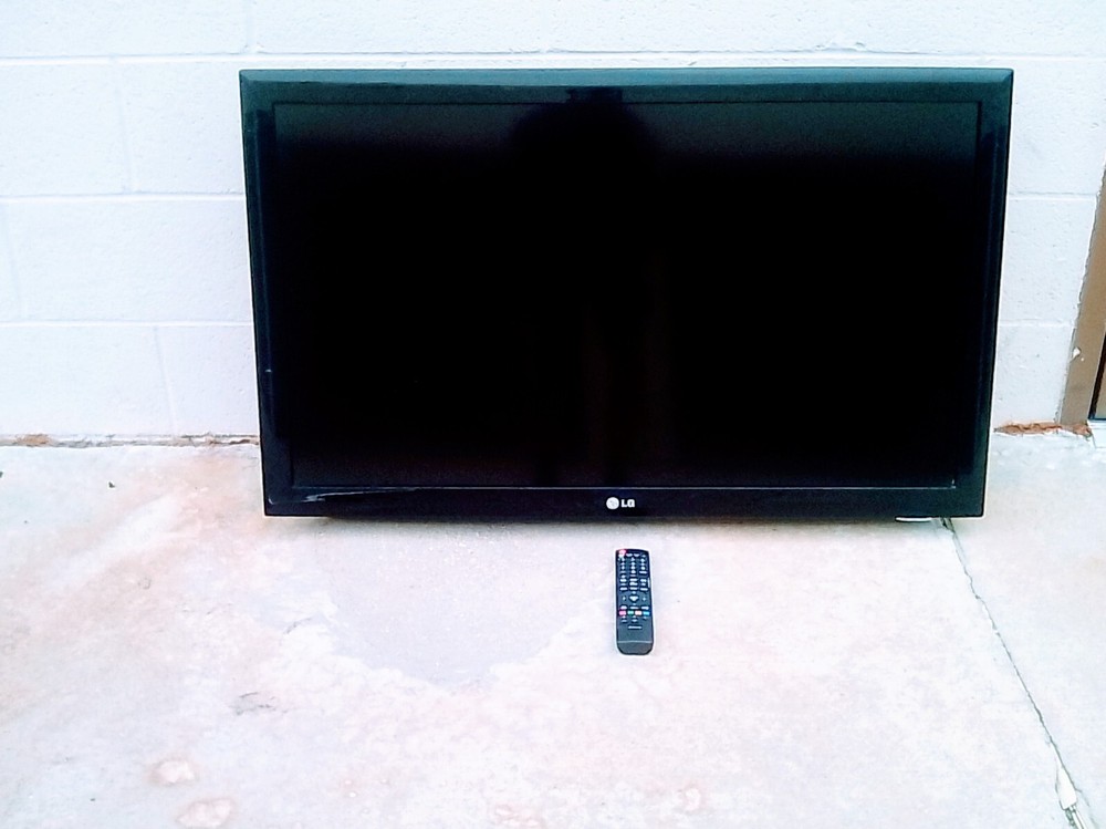 LG 42 " Flat Screen With Remote