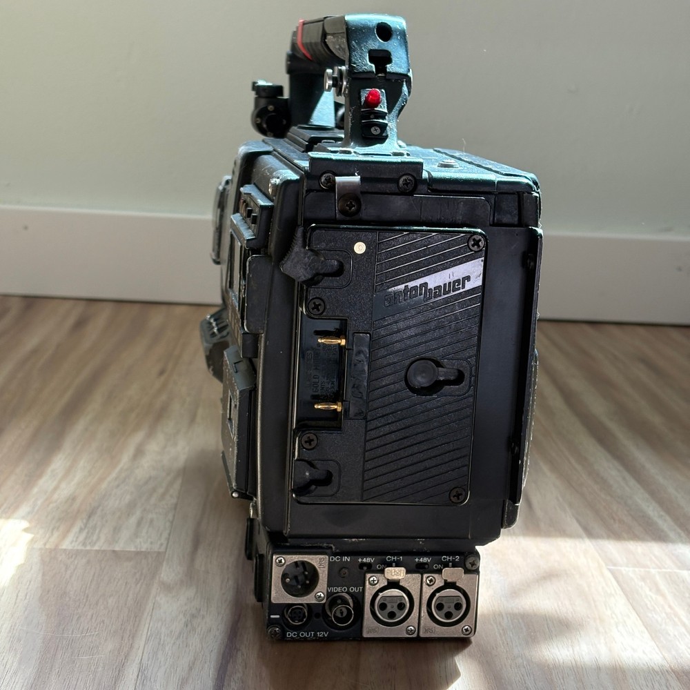 Sony Betacam BVW-D600 - Powers On