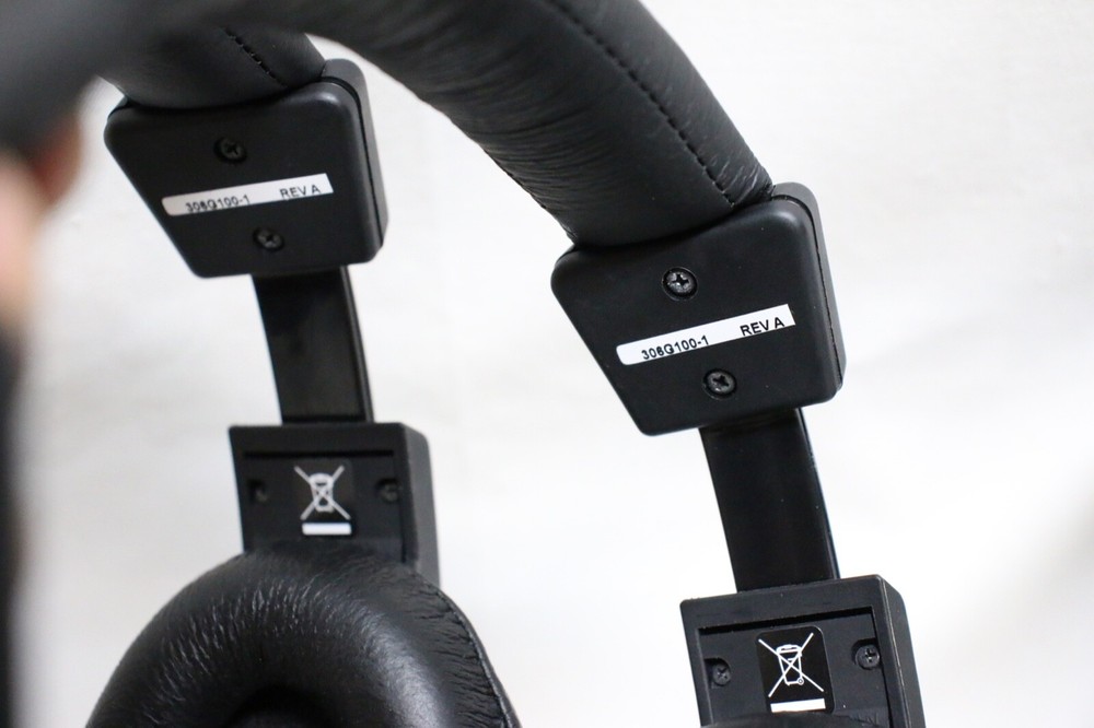 HME DX100 Wireless Intercom System Belt Pack BP200 4 User with Headsets bundle