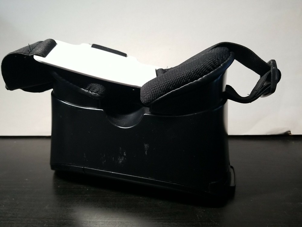 EVO VR (2016) Virtual Reality Headset Black compatible with Android or IOS WORKS