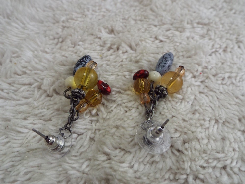 Silvertone Yellow Blue Bead Pierced Earrings (B53)